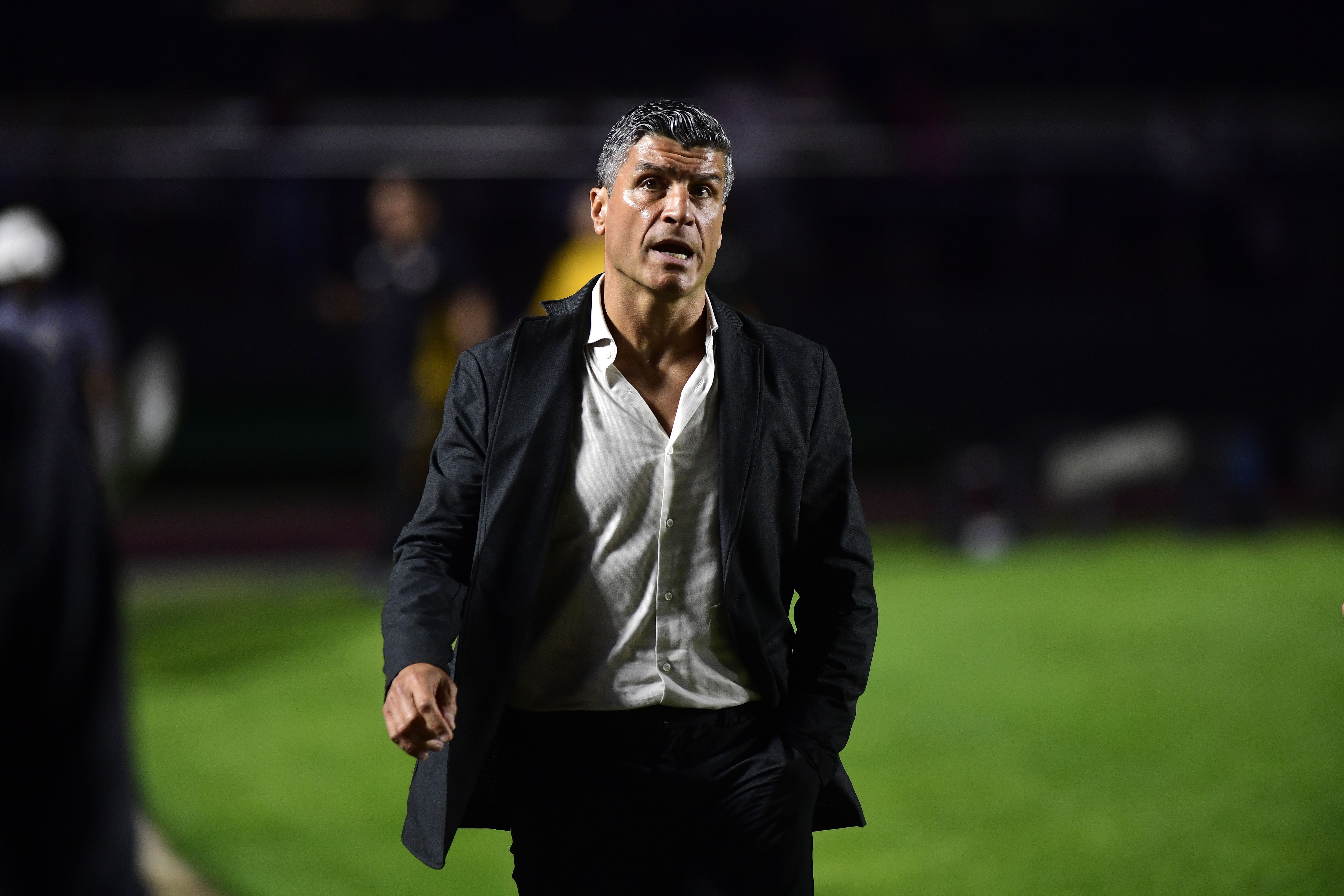 Emanuel lamenta falta de eficiência do Vasco e liga alerta no Brasileirão: "Não estamos salvos de nada"