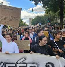 Manifestantes marcharam da Place d'Italie, no sul de Paris, até a Esplanada dos Inválidos, no centro da capital. 13/10/2026 Foto: RFI