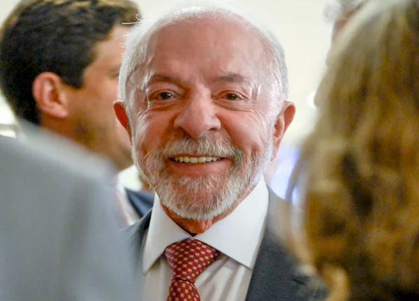 Lula tem vantagem no Nordeste; Flávio lidera nas outras regiões, diz Quaest - destaque galeria