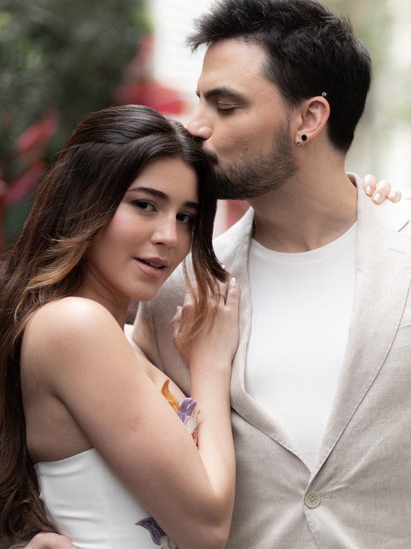 Youtuber Felipe Neto posta registros de casamento com Juliane Carvalho: 'Mr. and Mrs.'