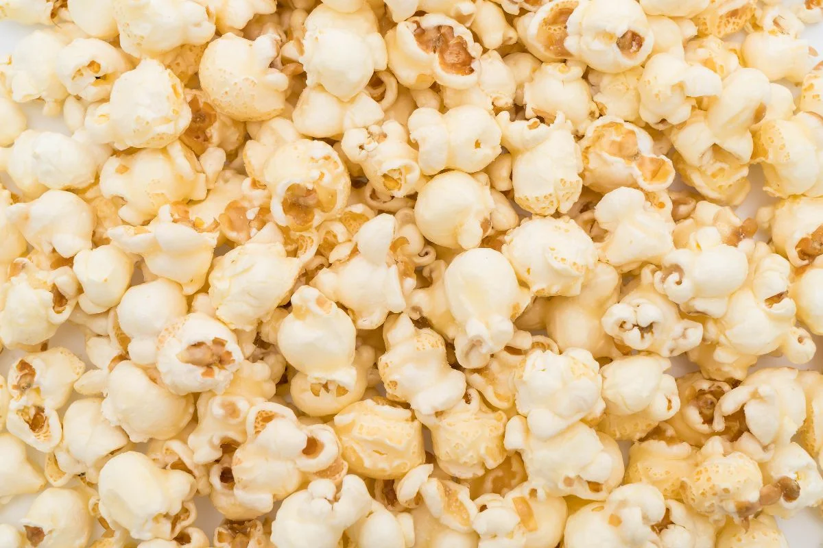Pimenta, canela ou cacau: o que por na pipoca para ajudar no emagrecimento