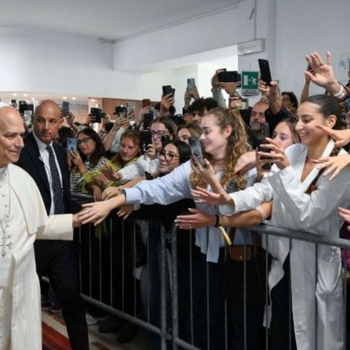 Cirurgia do papa Leão XIV para remover nódulo pulmonar é concluída com sucesso, diz Vaticano