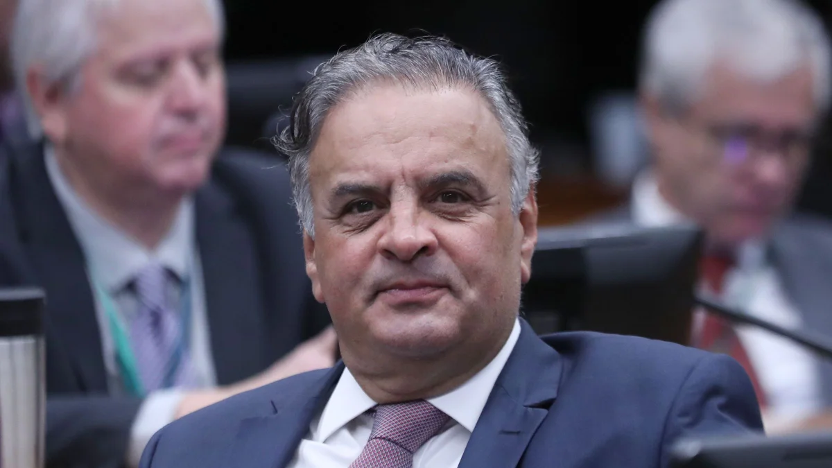 Em nome do PSDB, Aécio cumprimenta Lula pela vitória e ressalta democracia