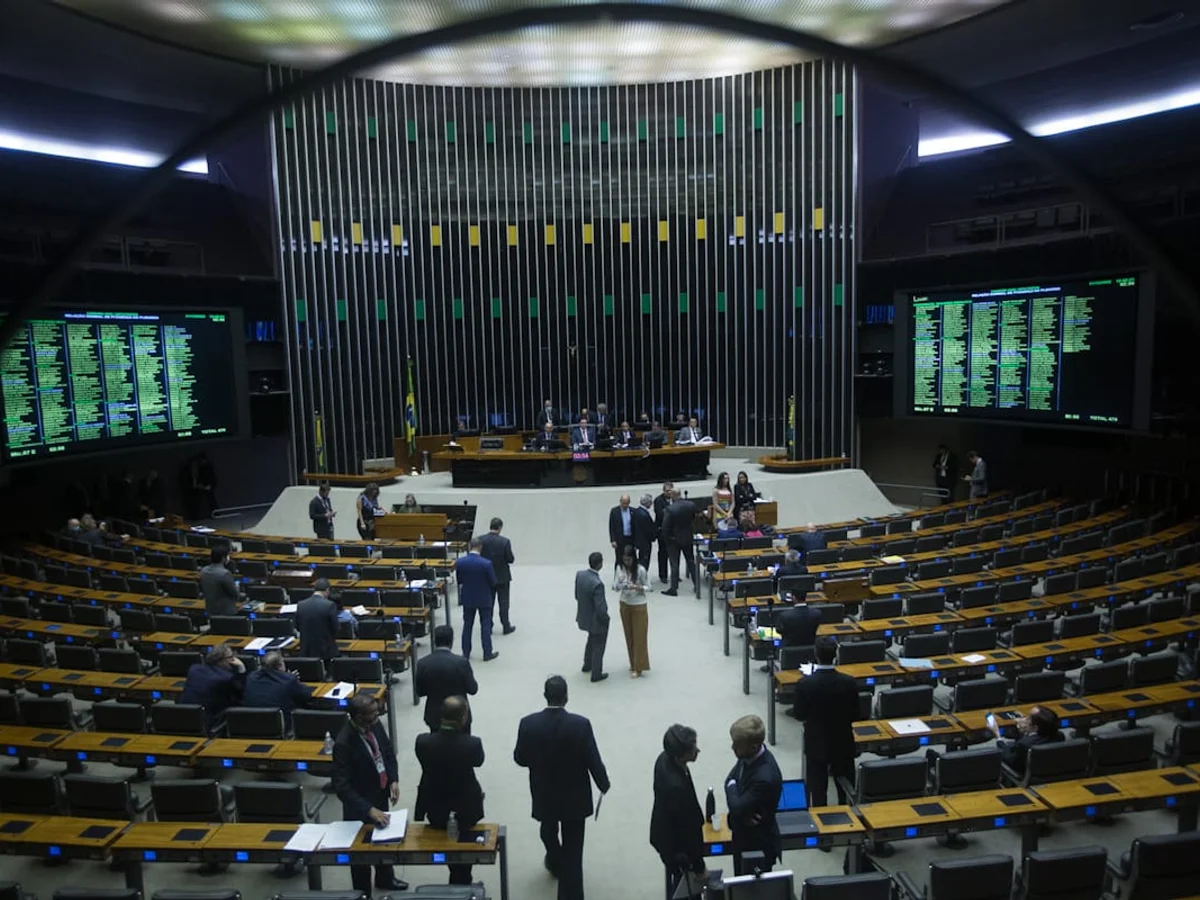 Câmara vai implementar fim da 6x1 na semana que vem, diz Motta