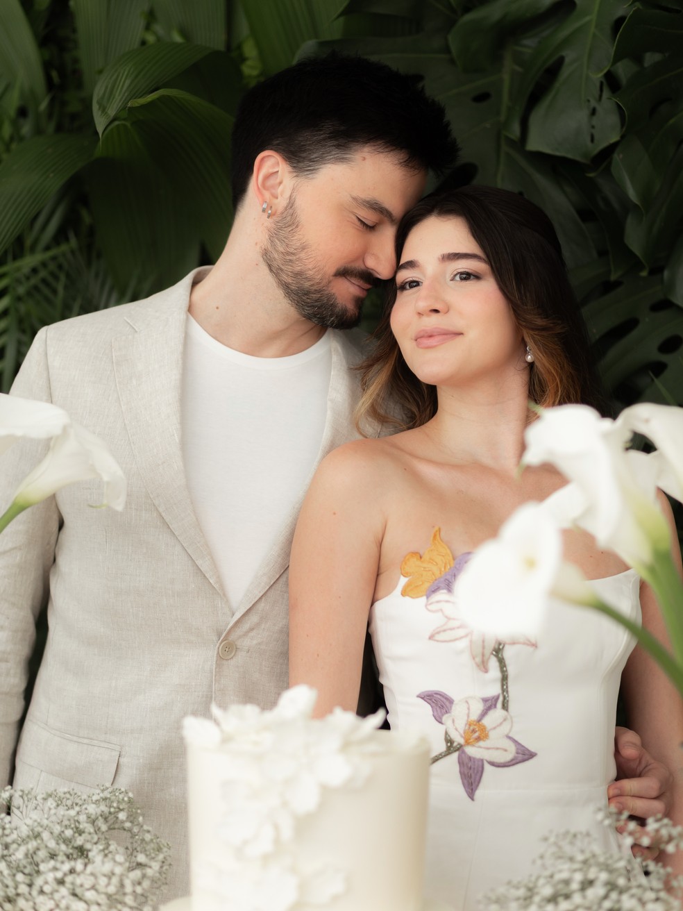 Youtuber Felipe Neto posta registros de casamento com Juliane Carvalho: 'Mr. and Mrs.'