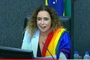 Imagem da matéria: Após Caetano no RJ, Daniela Mercury convoca "ato pela democracia" na BA