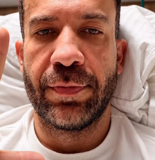 André Janones posta foto direto do hospital Foto: Reprodução/Instagram