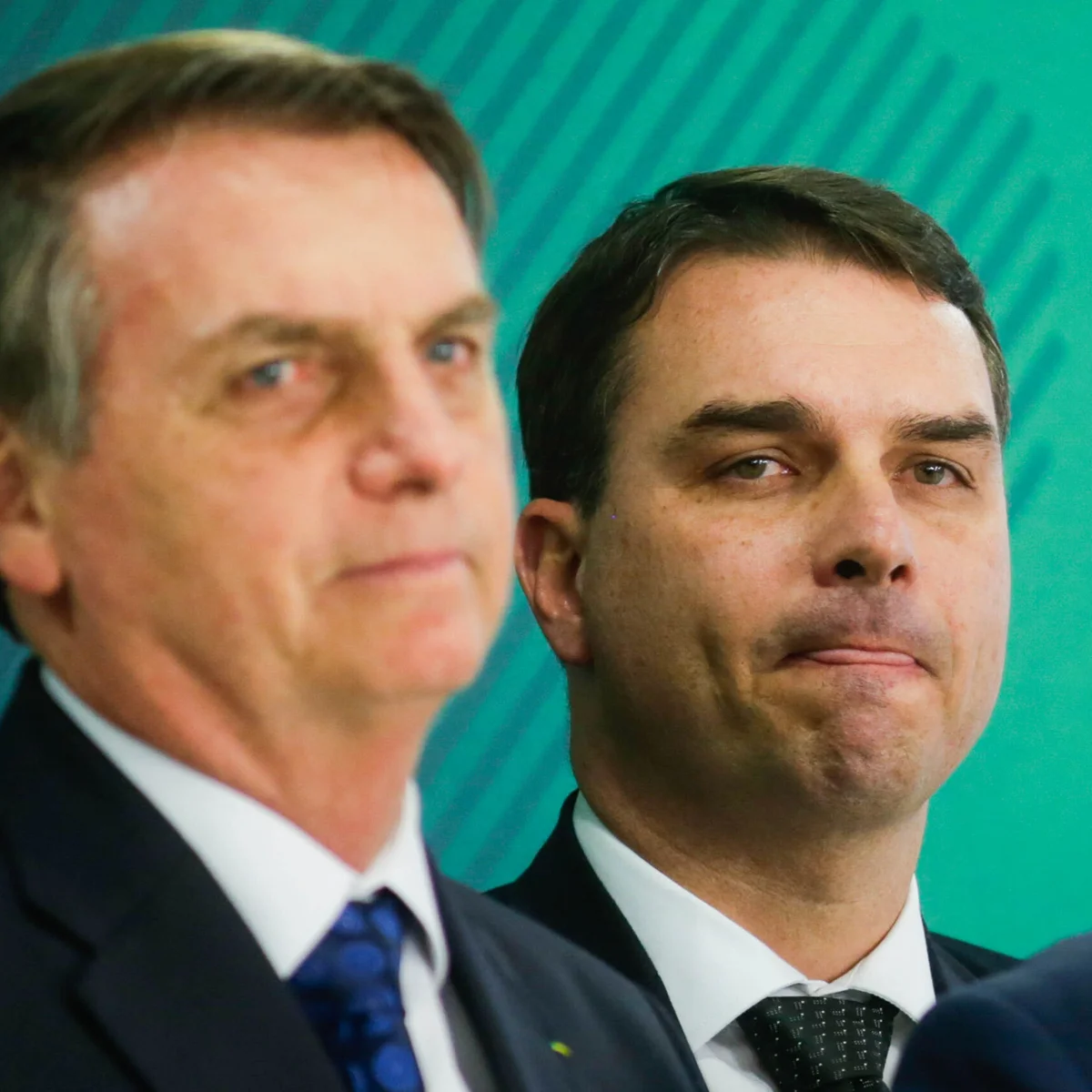 Pedras votando em britadeiras (por Felipe Sampaio)