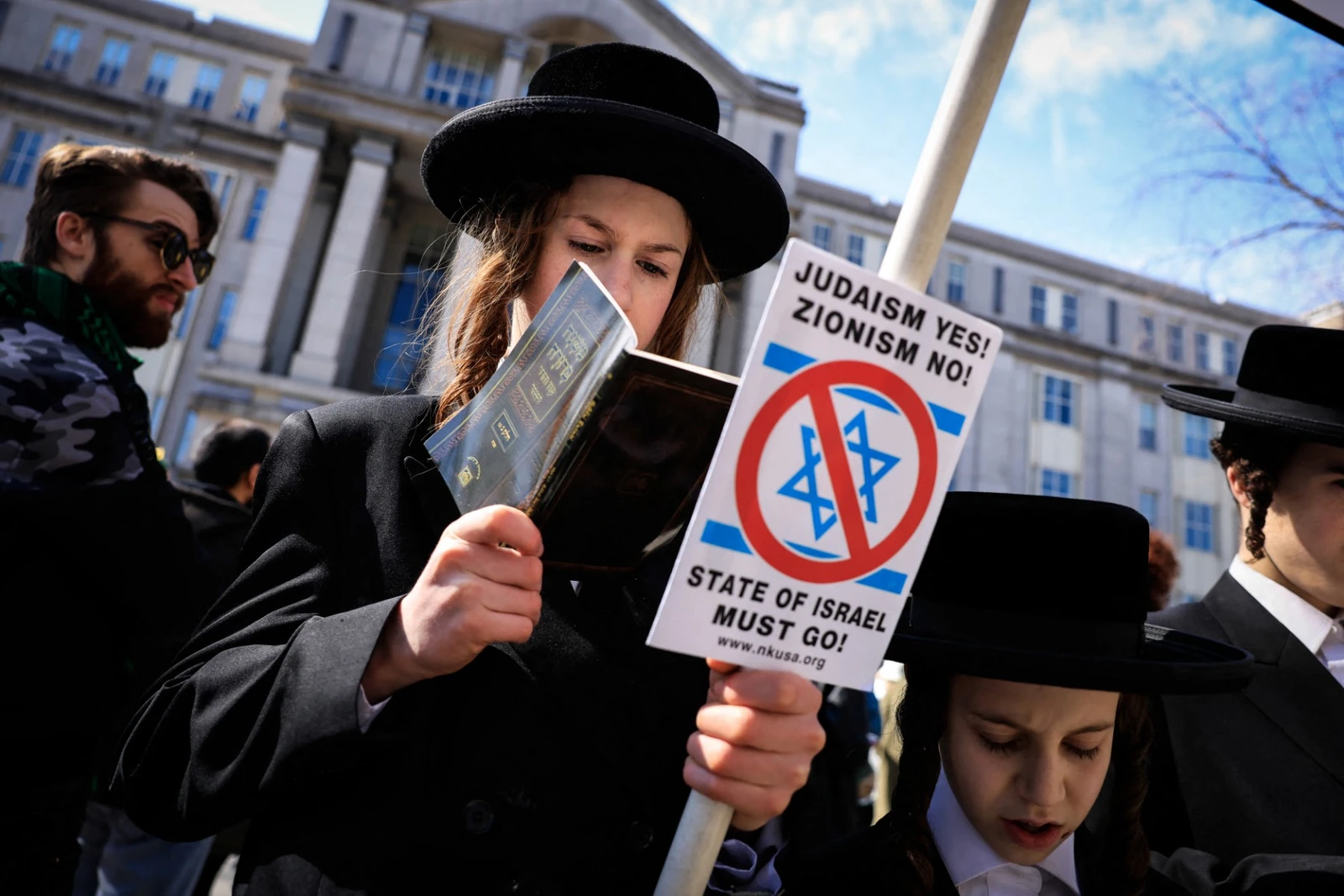 O petróleo sobe enquanto os traders avaliam as tensões no Golfo contra as fortes exportações do Oriente Médio
