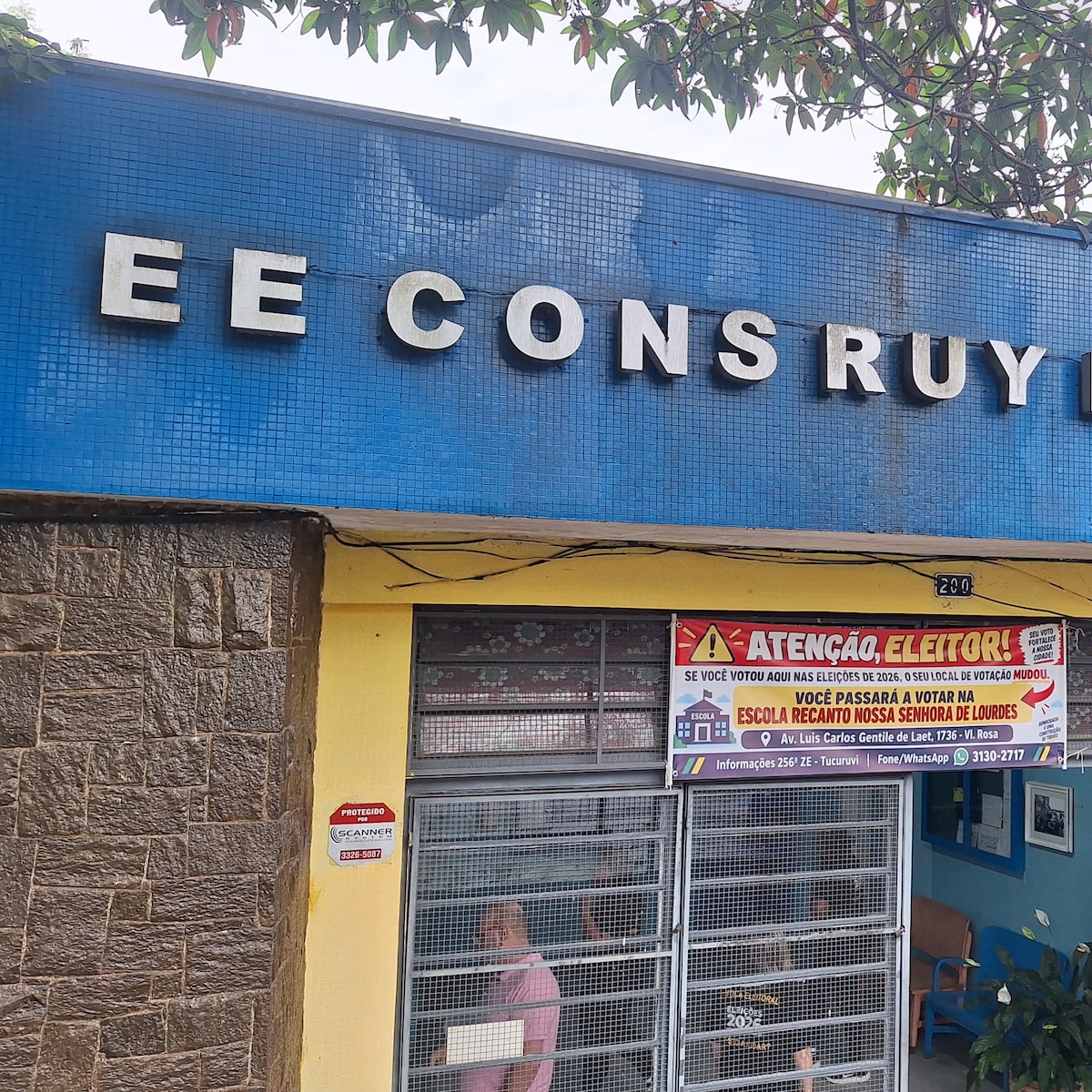 Mudança de local de votação entre escolas a 700m uma da outra divide eleitores na zona norte de SP