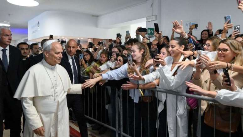 Cirurgia do papa Leão XIV para remover nódulo pulmonar é concluída com sucesso, diz Vaticano