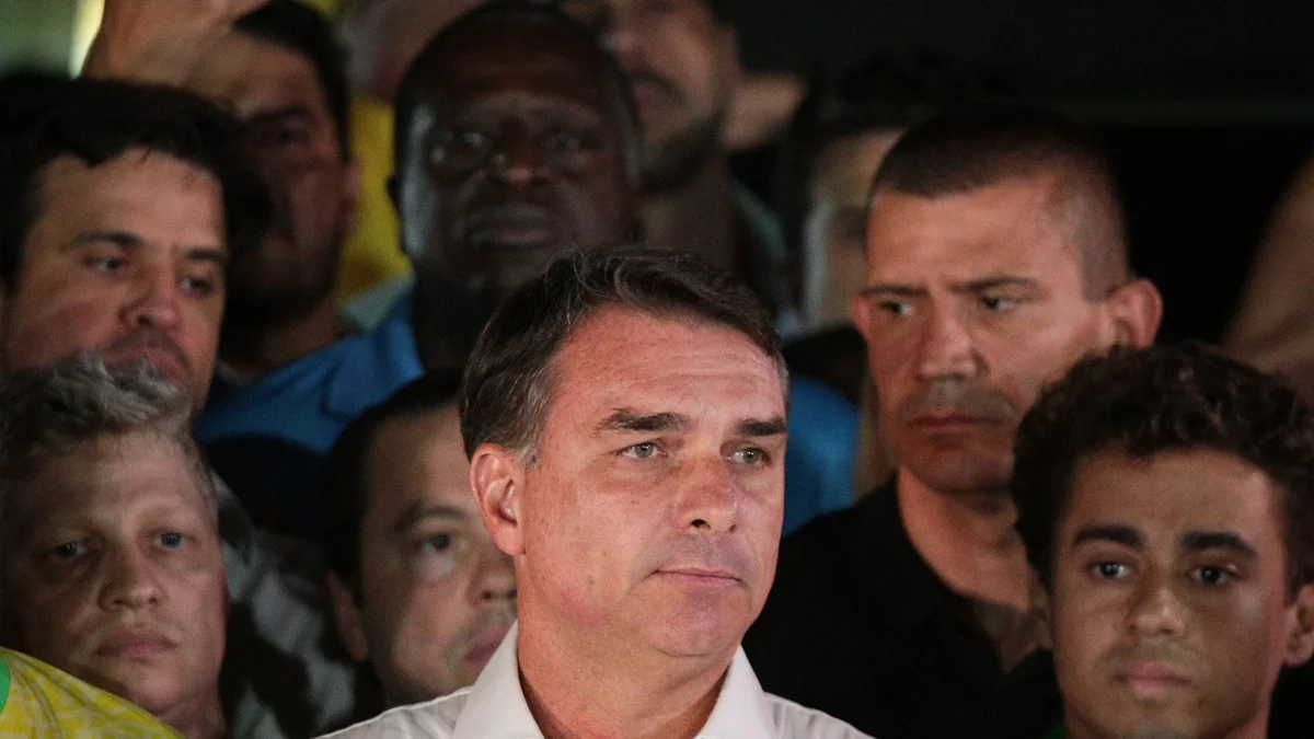 Deputada da Argentina pede explicações sobre entrada de Flávio no país